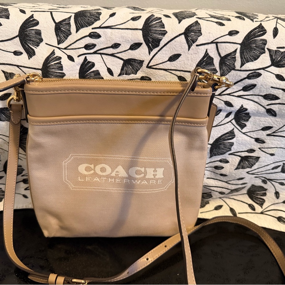 Coach Badge Jacquard Kitt Crossbody Brand new, never used.